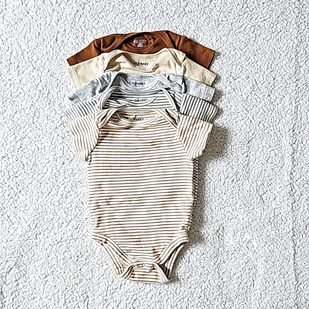 OLD NAVY BABY ONESIE BUNDLE 12-18M